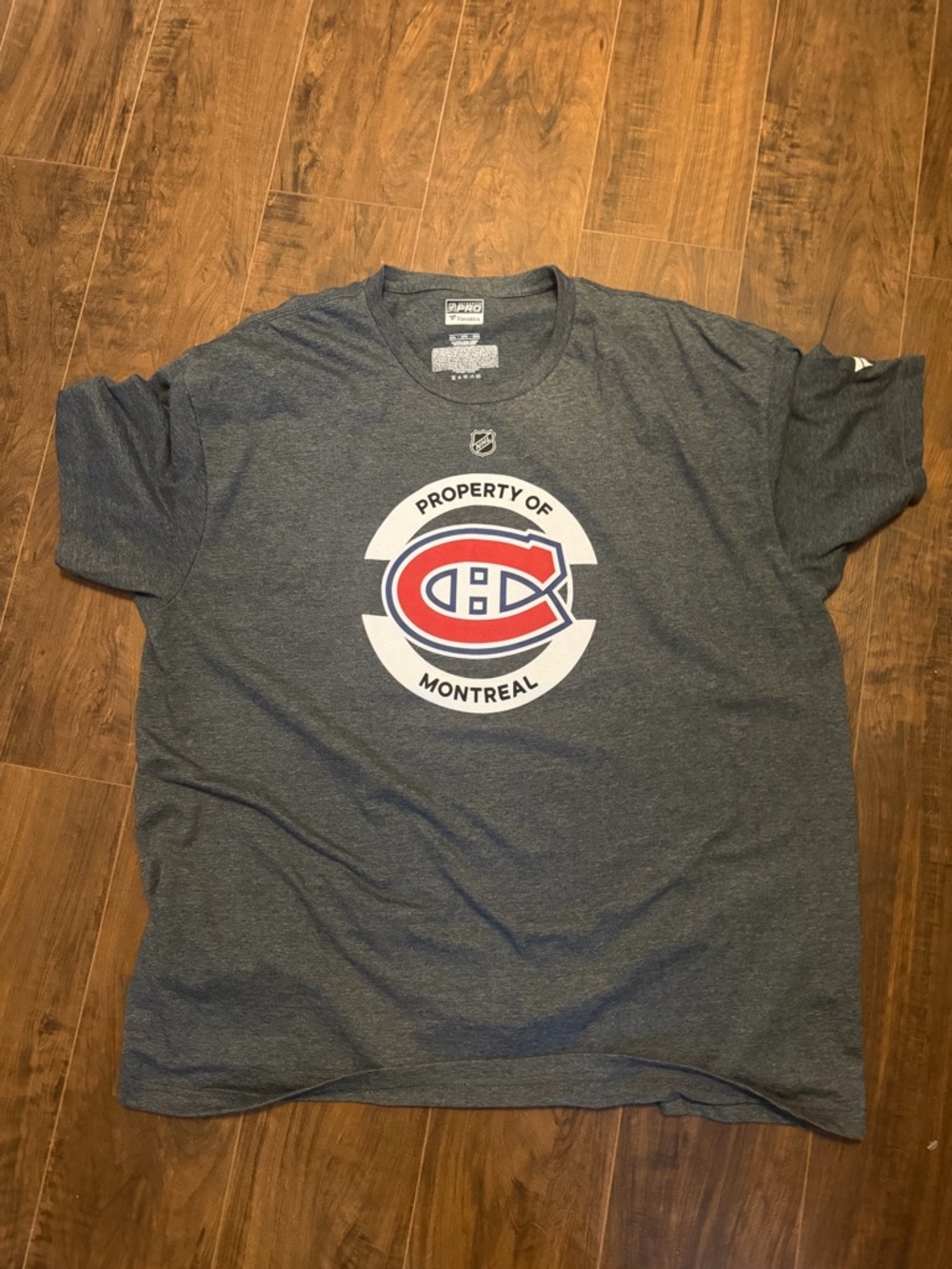 Montreal Canadiens Gray Graphic T-Shirt 2XL like new